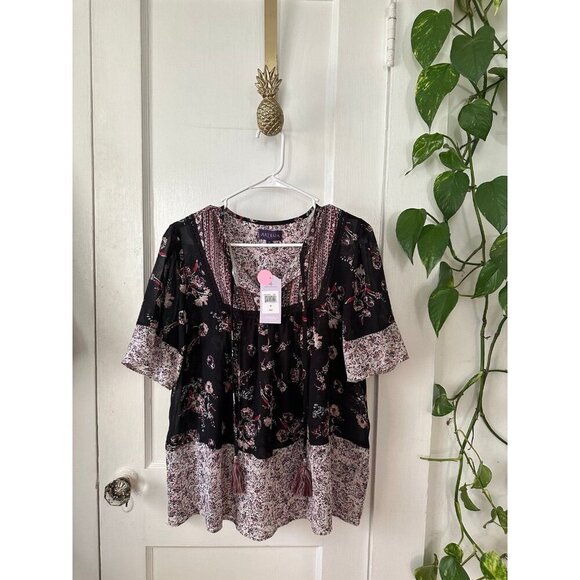 Tops - Artesia women’s size Medium NEW blouse